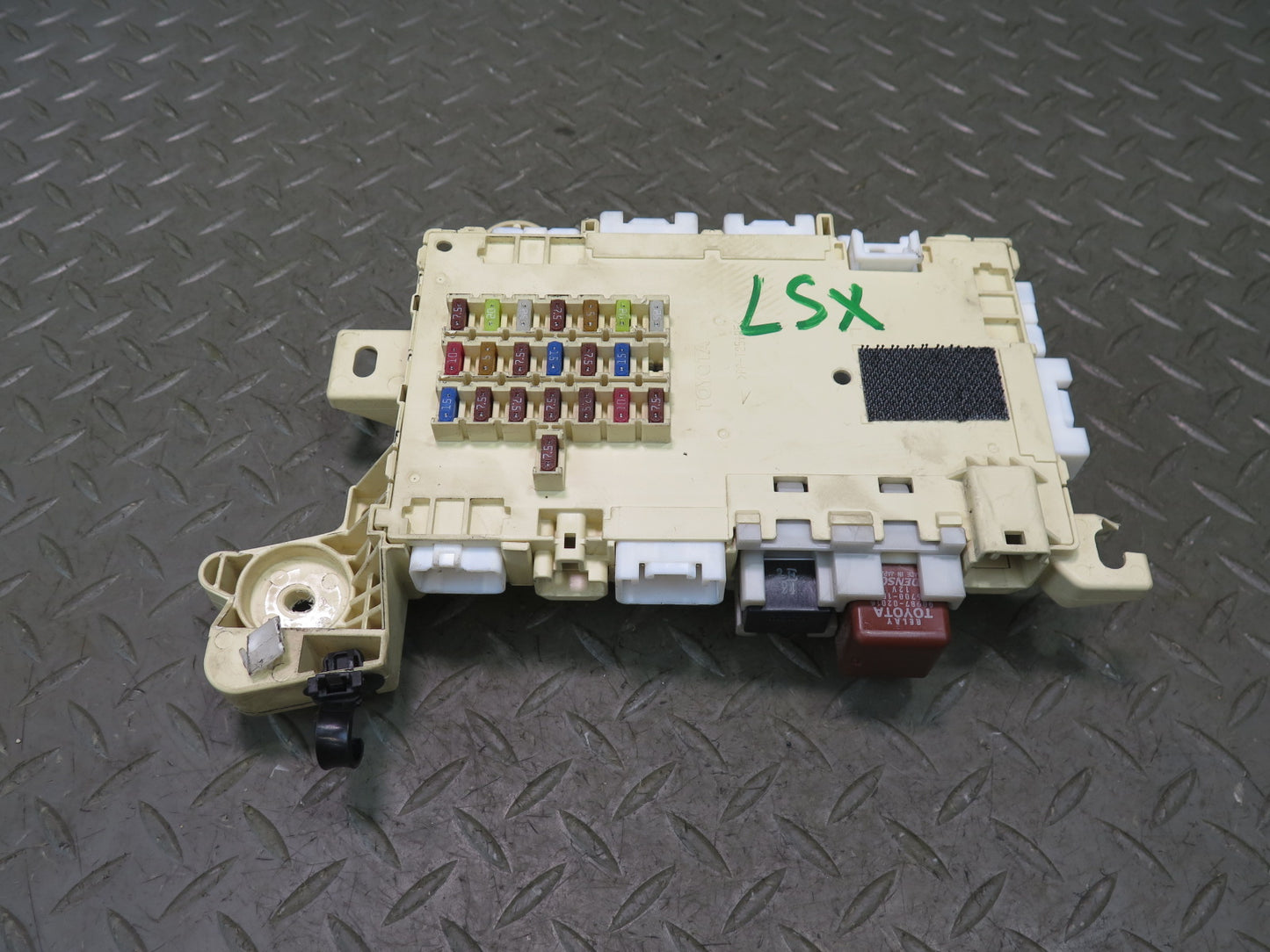 01-03 Lexus UCF30L LS430 Dash Right Fuse Relay Box Module 82730-50101 OEM