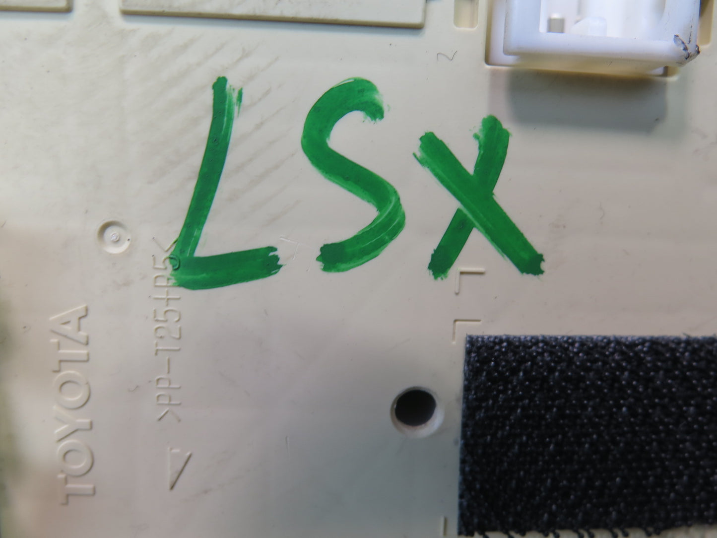 01-03 Lexus UCF30L LS430 Dash Right Fuse Relay Box Module 82730-50101 OEM