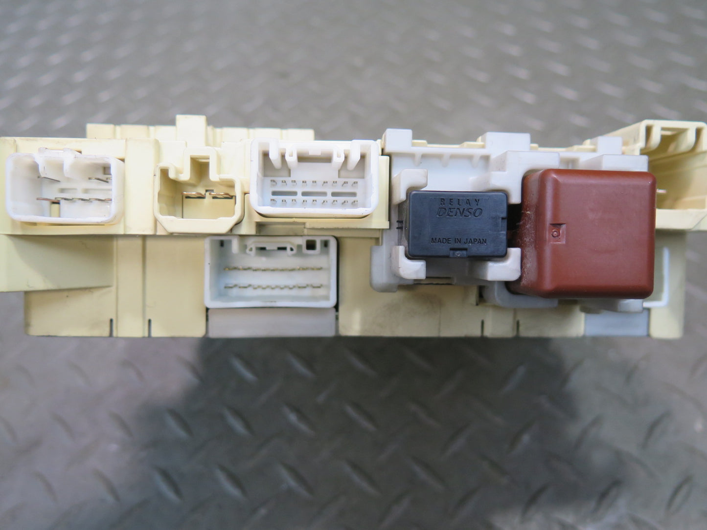 01-03 Lexus UCF30L LS430 Dash Right Fuse Relay Box Module 82730-50101 OEM