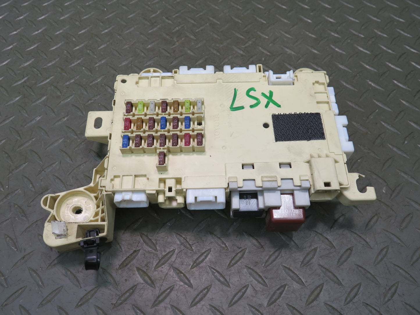 01-03 Lexus UCF30L LS430 Dash Right Fuse Relay Box Module 82730-50101 OEM
