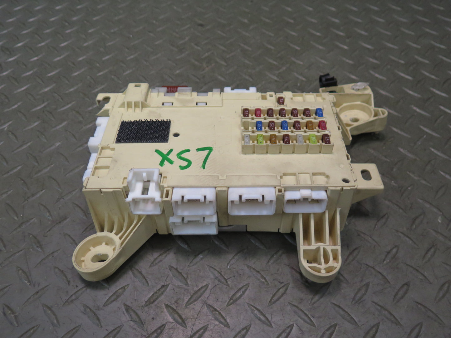01-03 Lexus UCF30L LS430 Dash Right Fuse Relay Box Module 82730-50101 OEM