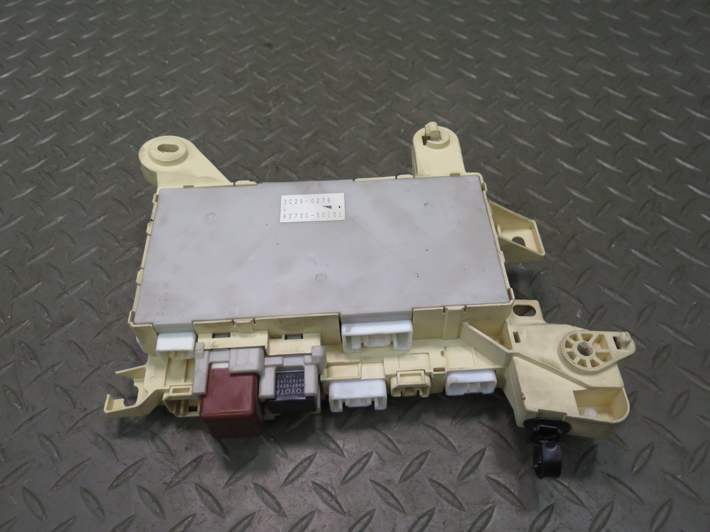 01-03 Lexus UCF30L LS430 Dash Right Fuse Relay Box Module 82730-50101 OEM