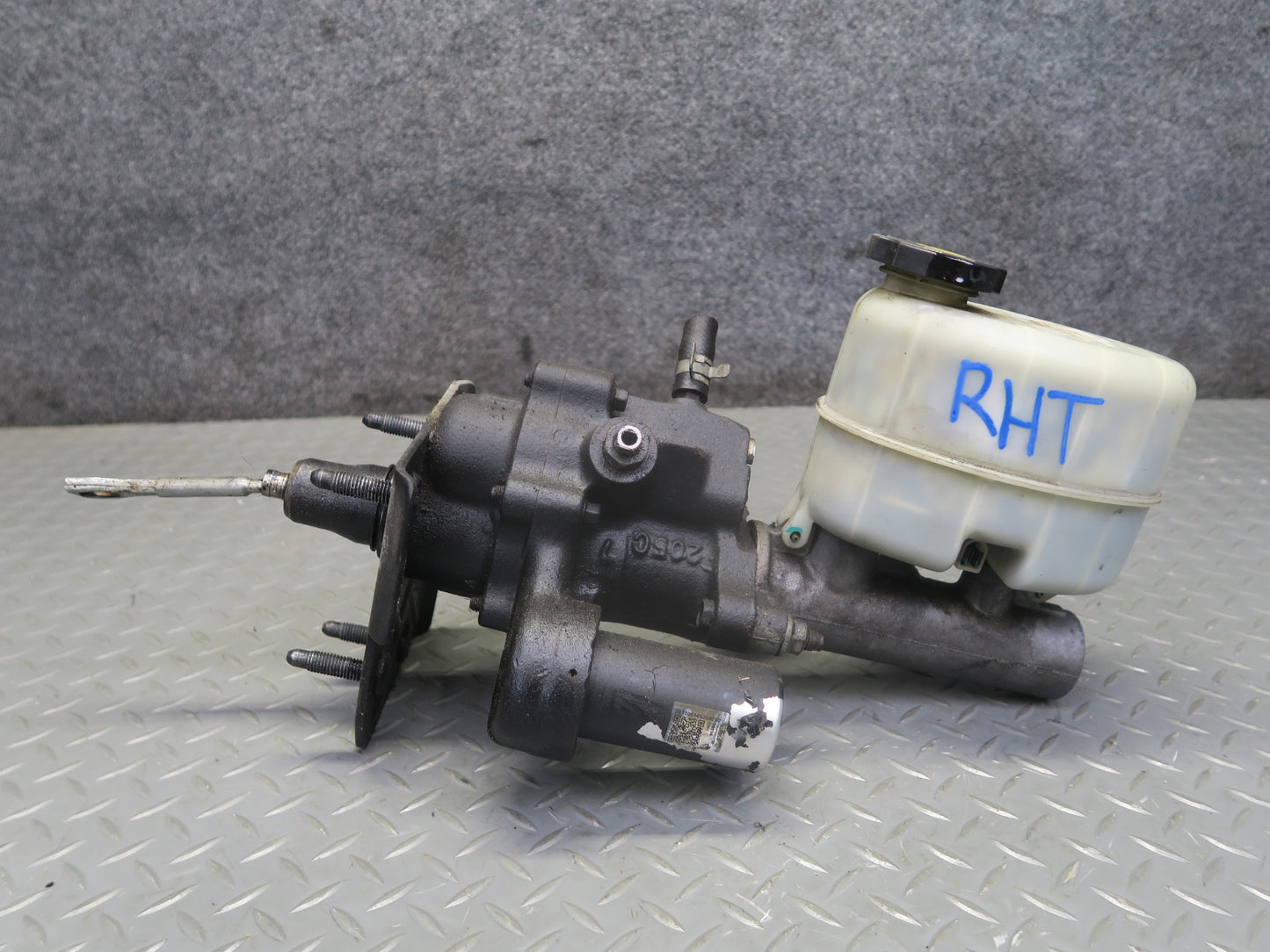 2003-2007 Hummer H2 Brake Master Cylinder Booster Fluid Reservoir Assembly