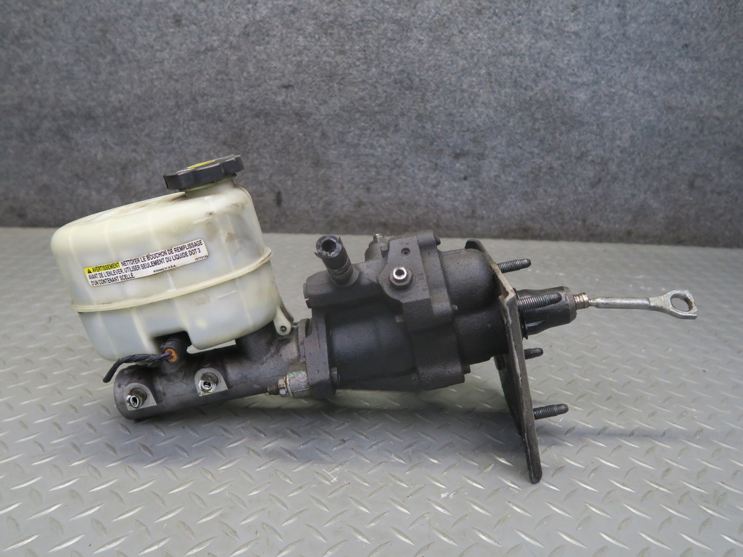 2003-2007 Hummer H2 Brake Master Cylinder Booster Fluid Reservoir Assembly