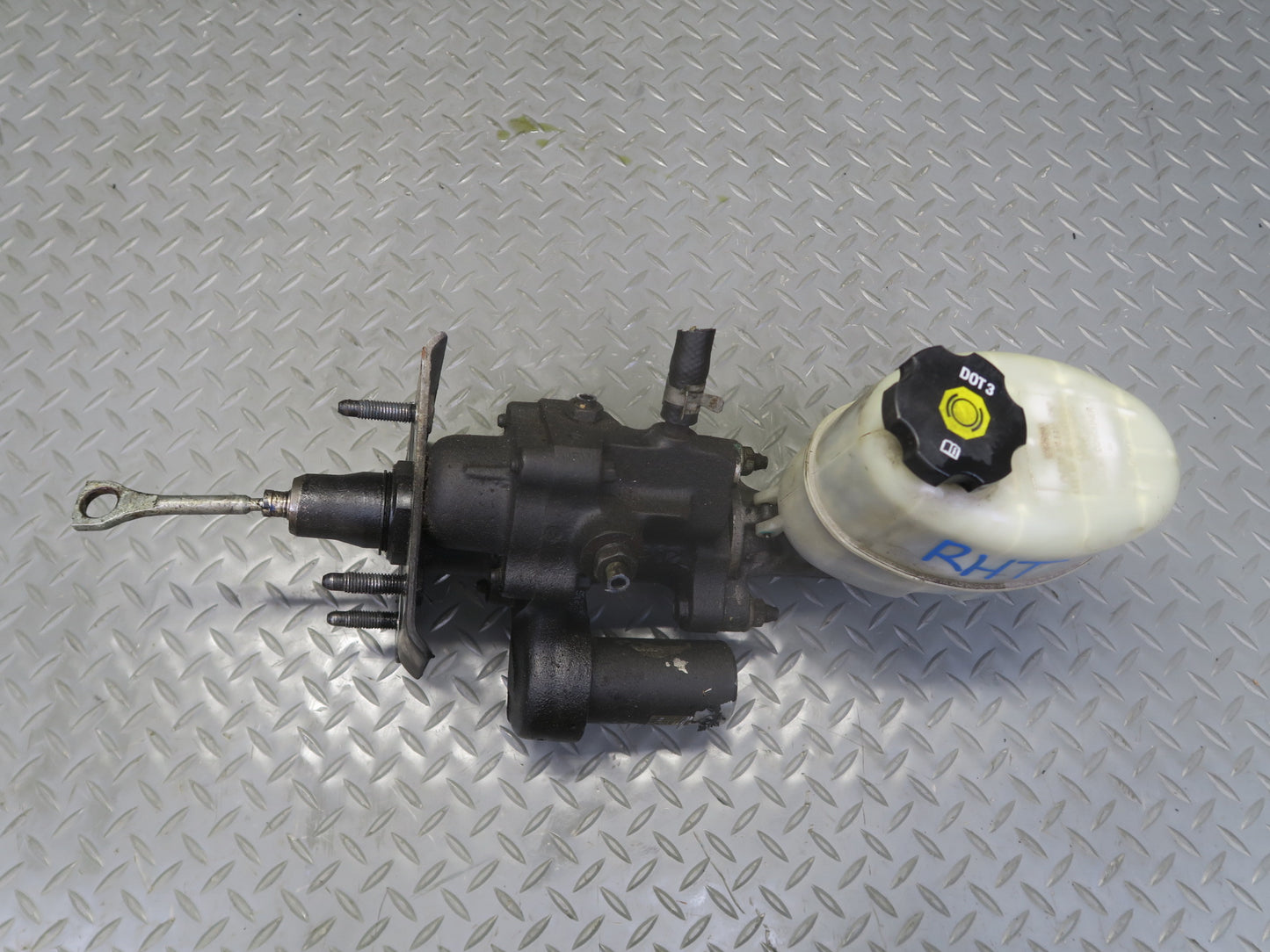 2003-2007 Hummer H2 Brake Master Cylinder Booster Fluid Reservoir Assembly
