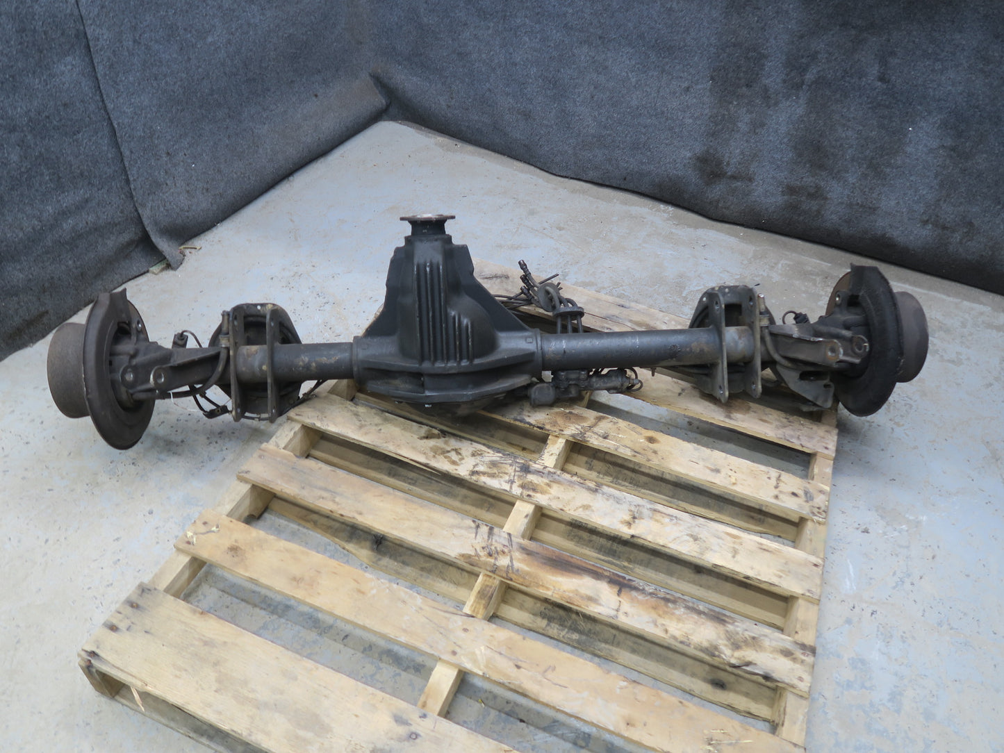2002-2008 Mercedes W463 G500 AWD Rear Axle Differential Carrier Wheel Hub Assy