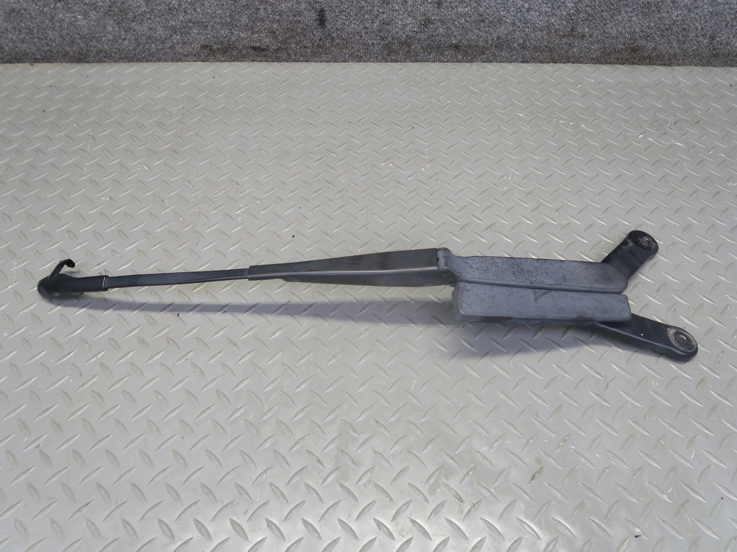 2011-2018 Porsche Cayenne 958 Front Right & Left Side Windshield Wiper Arm Set