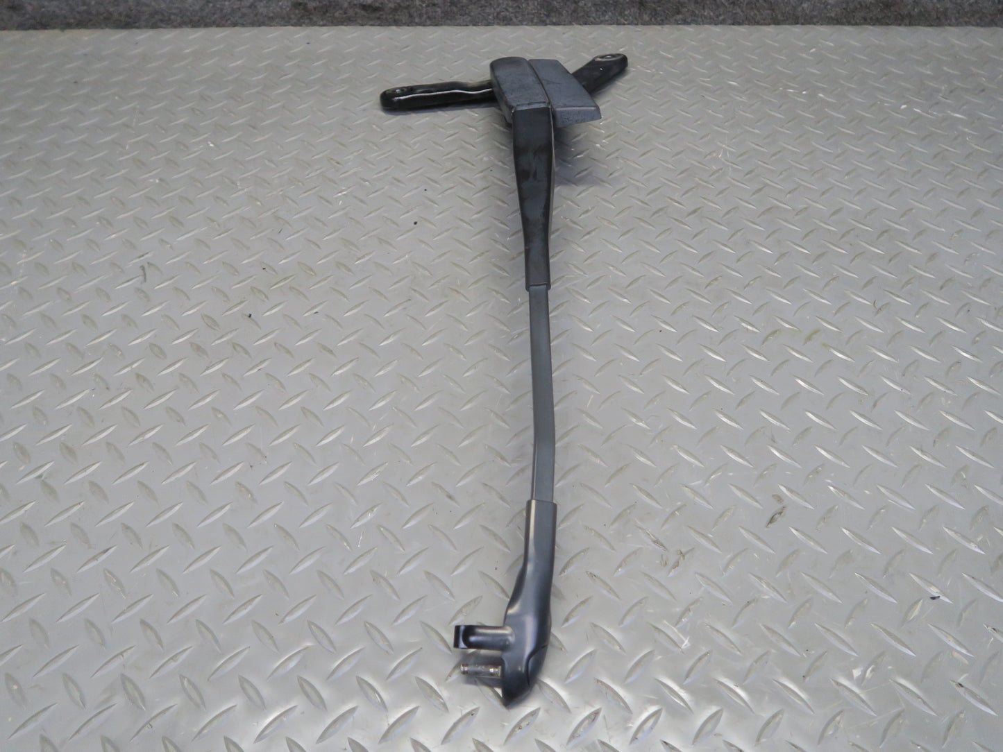 2011-2018 Porsche Cayenne 958 Front Right & Left Side Windshield Wiper Arm Set
