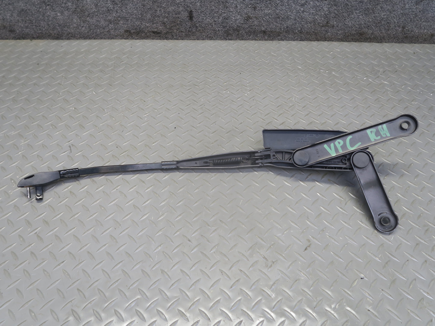 2011-2018 Porsche Cayenne 958 Front Right & Left Side Windshield Wiper Arm Set