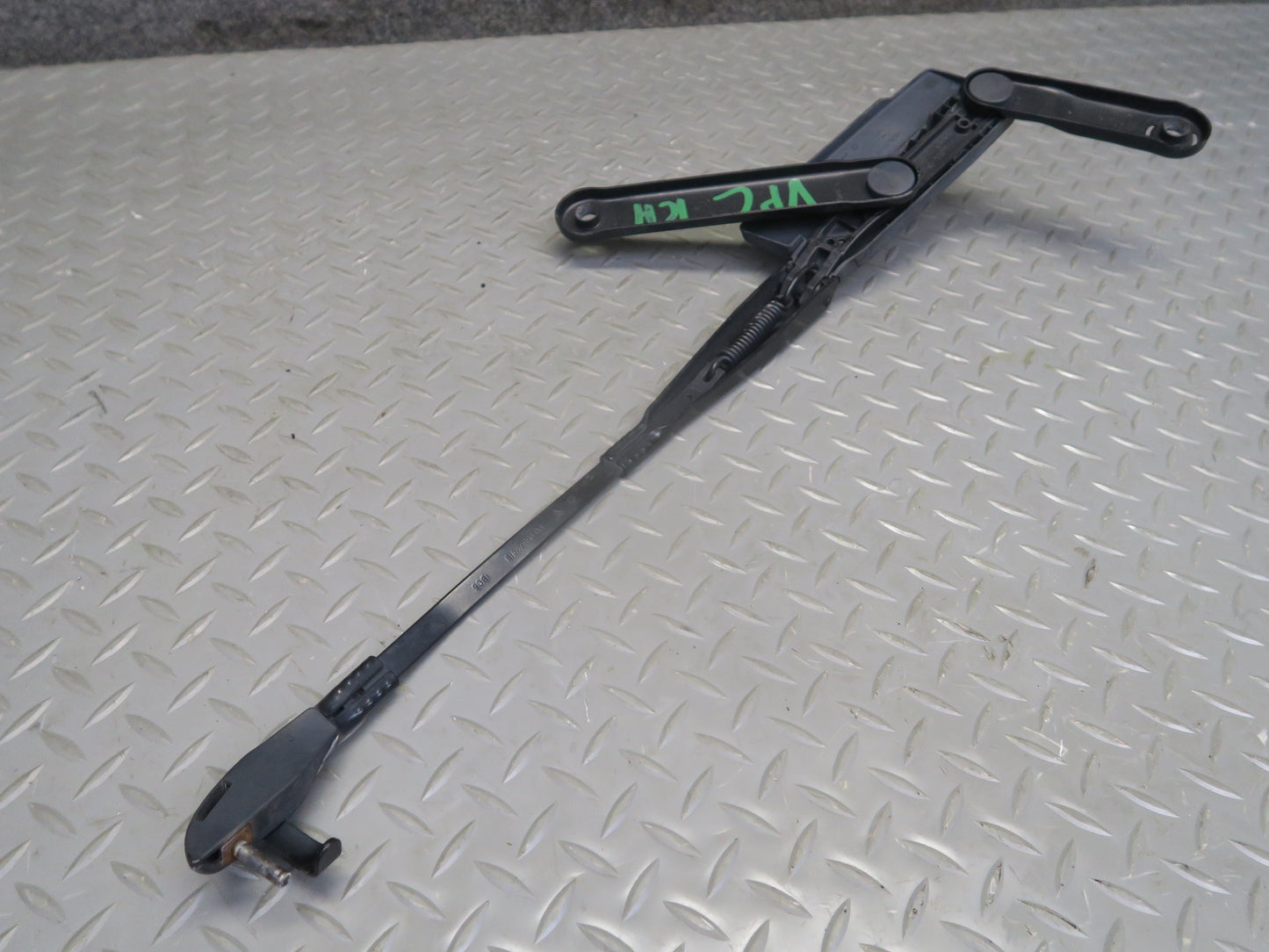 2011-2018 Porsche Cayenne 958 Front Right & Left Side Windshield Wiper Arm Set