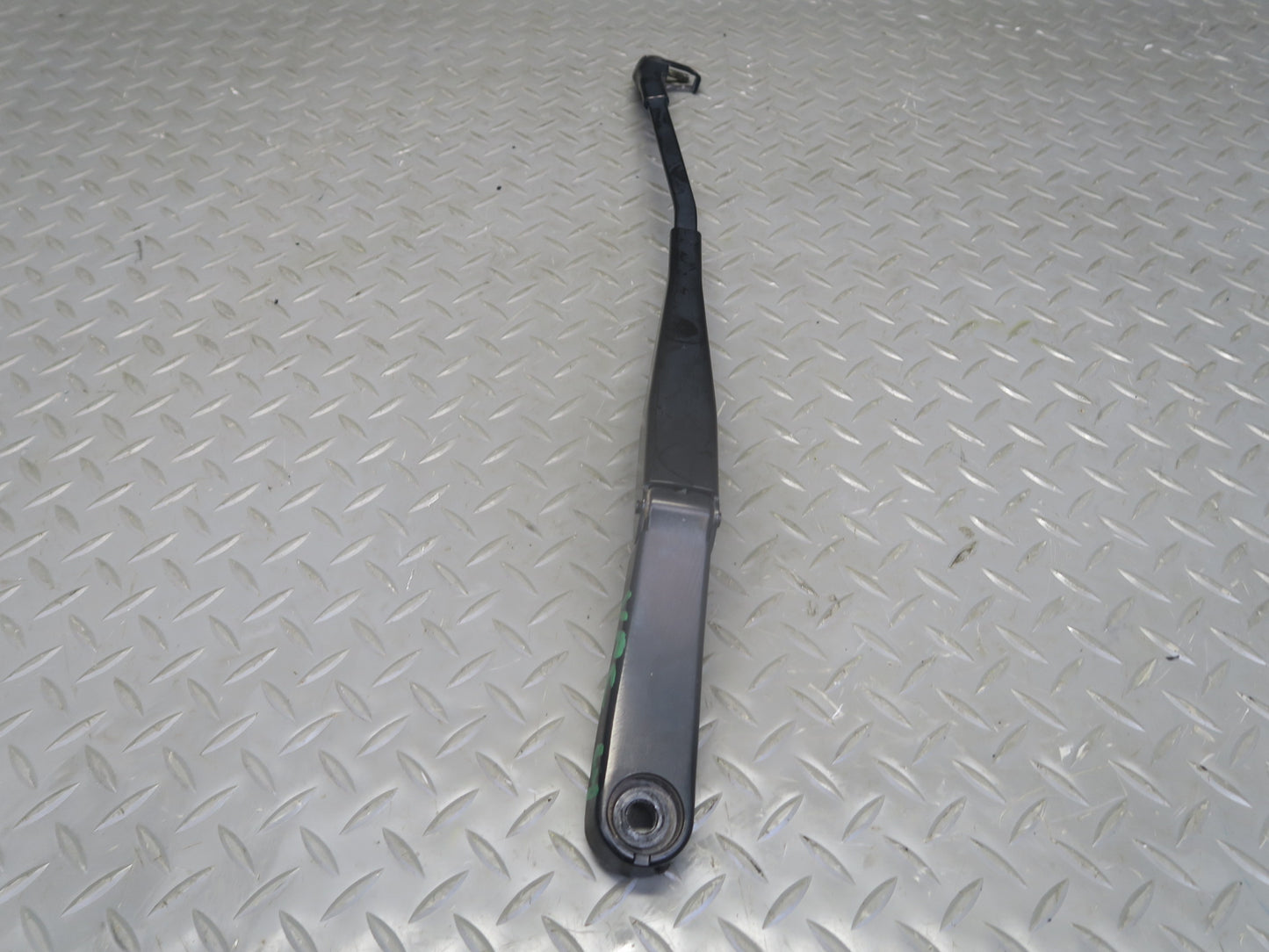 2011-2018 Porsche Cayenne 958 Front Right & Left Side Windshield Wiper Arm Set