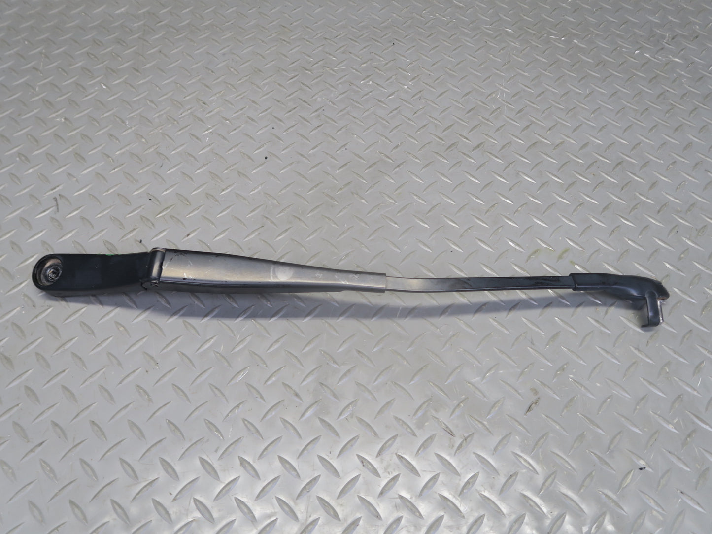 2011-2018 Porsche Cayenne 958 Front Right & Left Side Windshield Wiper Arm Set