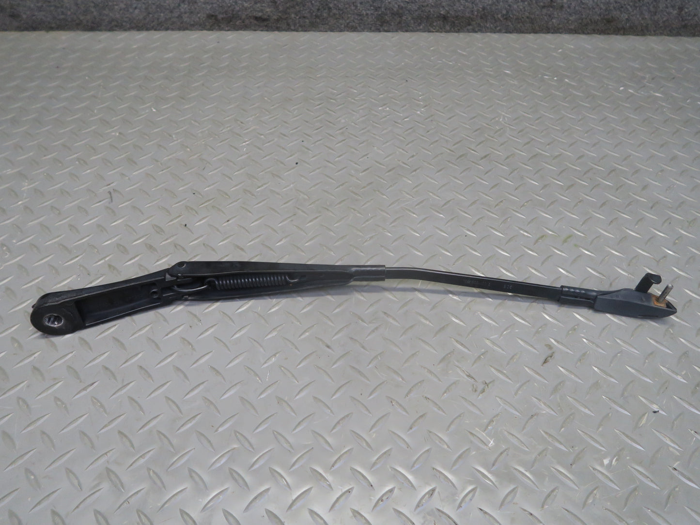 2011-2018 Porsche Cayenne 958 Front Right & Left Side Windshield Wiper Arm Set