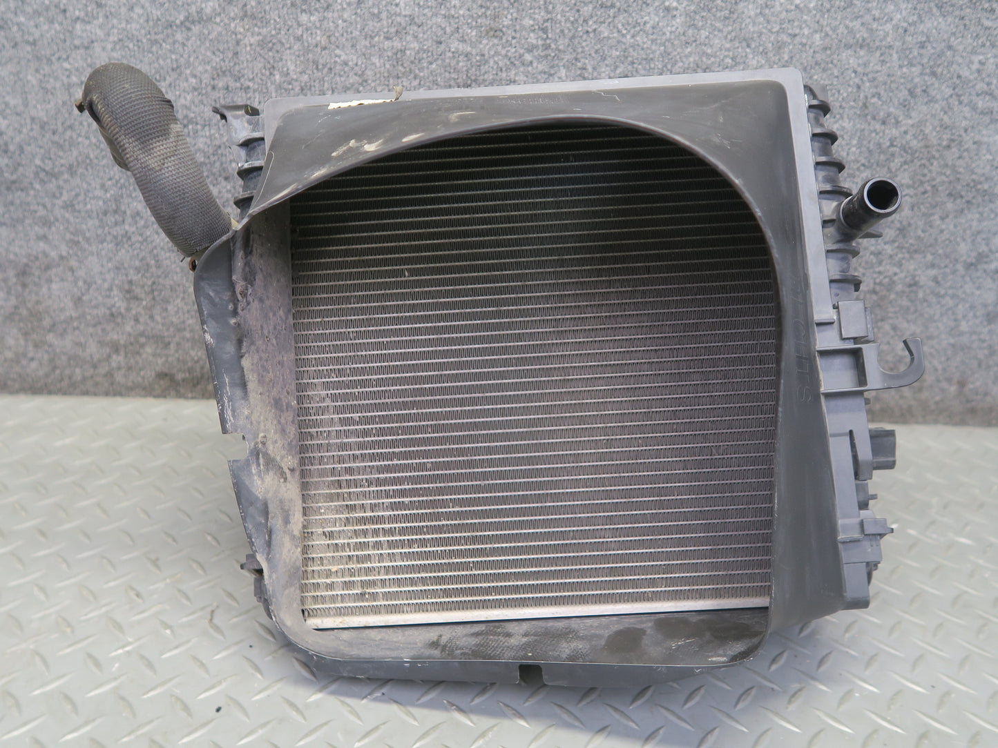 2015-2018 Porsche Cayenne S 958 Right Engine Cooling Auxiliary Radiator w Shroud