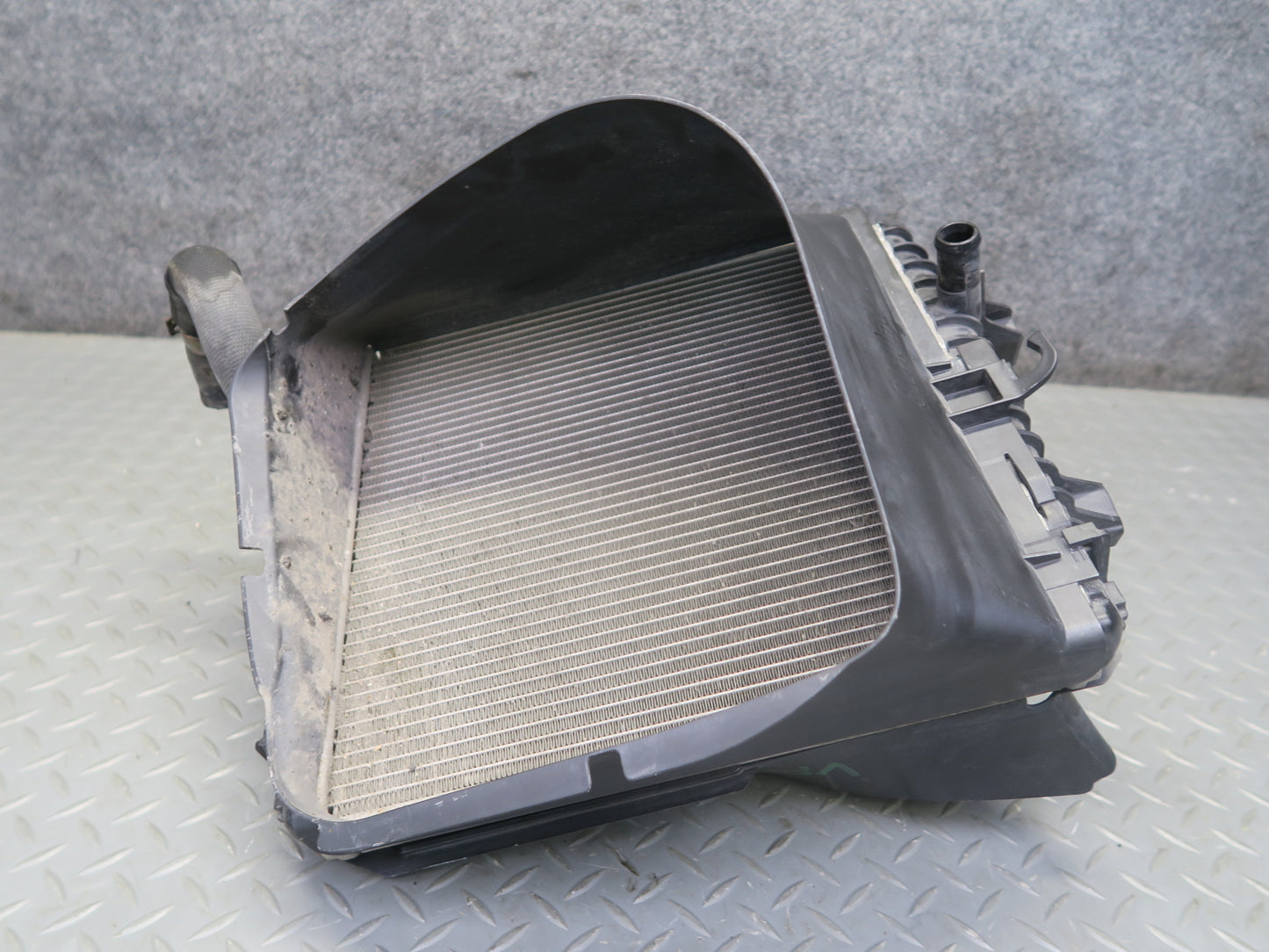 2015-2018 Porsche Cayenne S 958 Right Engine Cooling Auxiliary Radiator w Shroud
