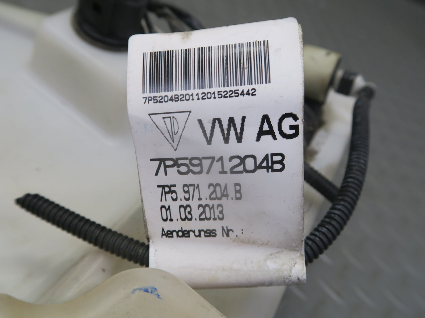 2011-2018 Porsche Cayenne 958 Windshield Washer Fluid Reservoir Tank w Pump