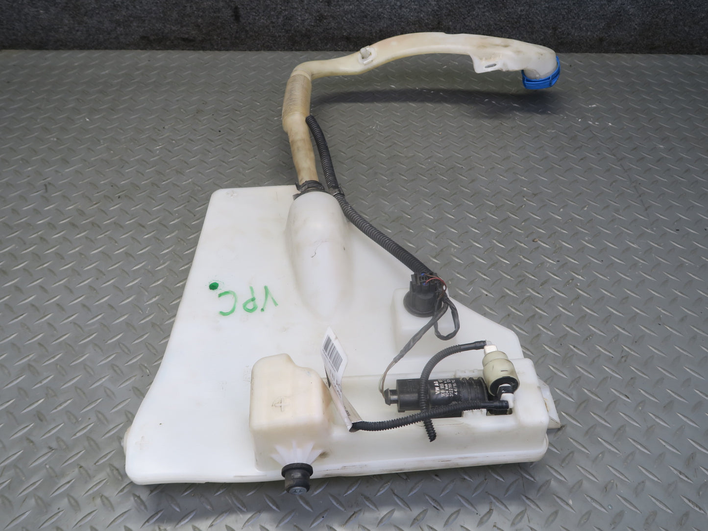 2011-2018 Porsche Cayenne 958 Windshield Washer Fluid Reservoir Tank w Pump