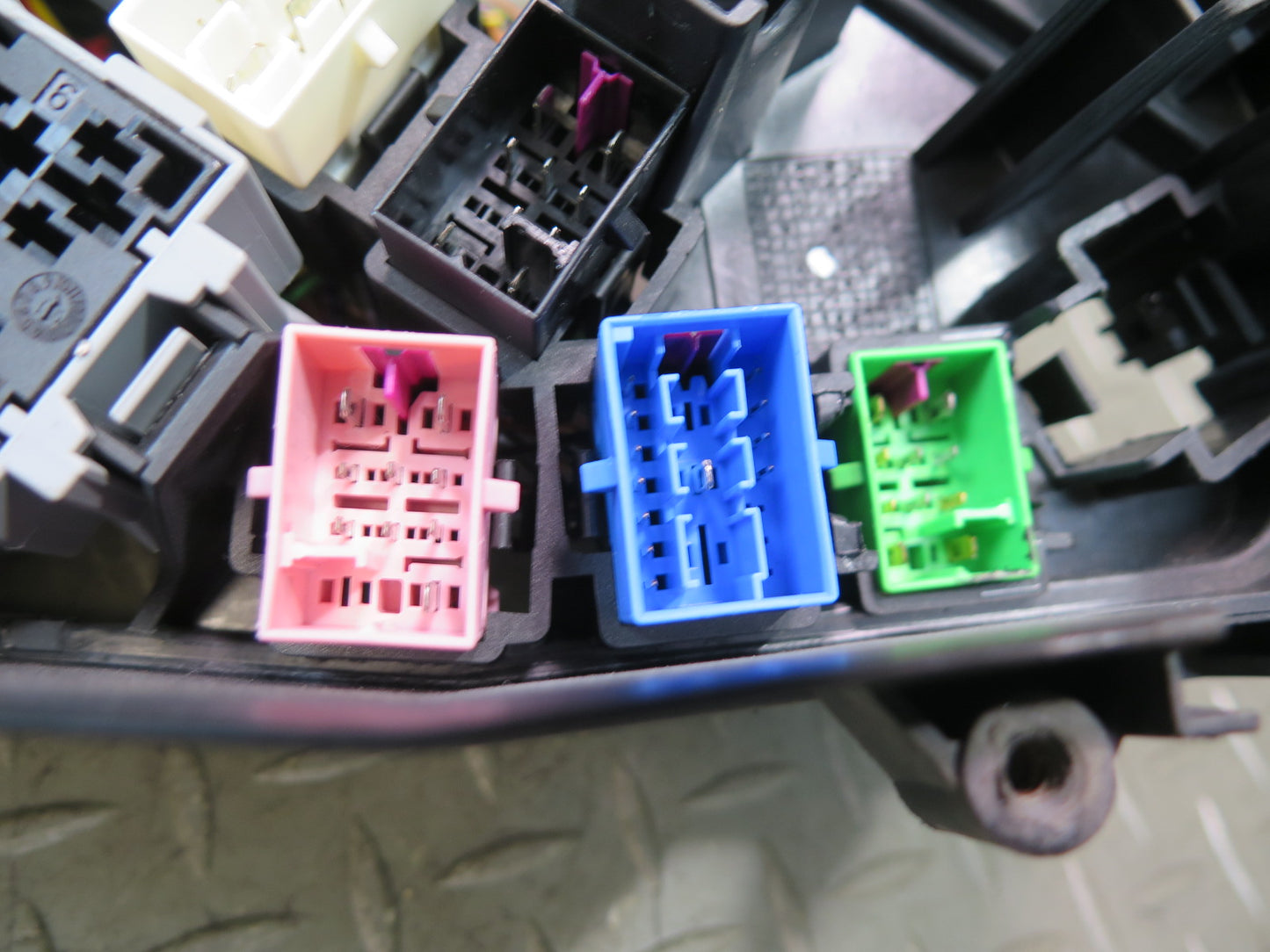 2011-2018 Porsche Cayenne 958 Fuse Relay Box Module 7L0937615G