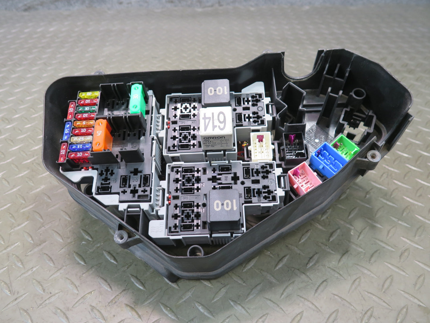 2011-2018 Porsche Cayenne 958 Fuse Relay Box Module 7L0937615G