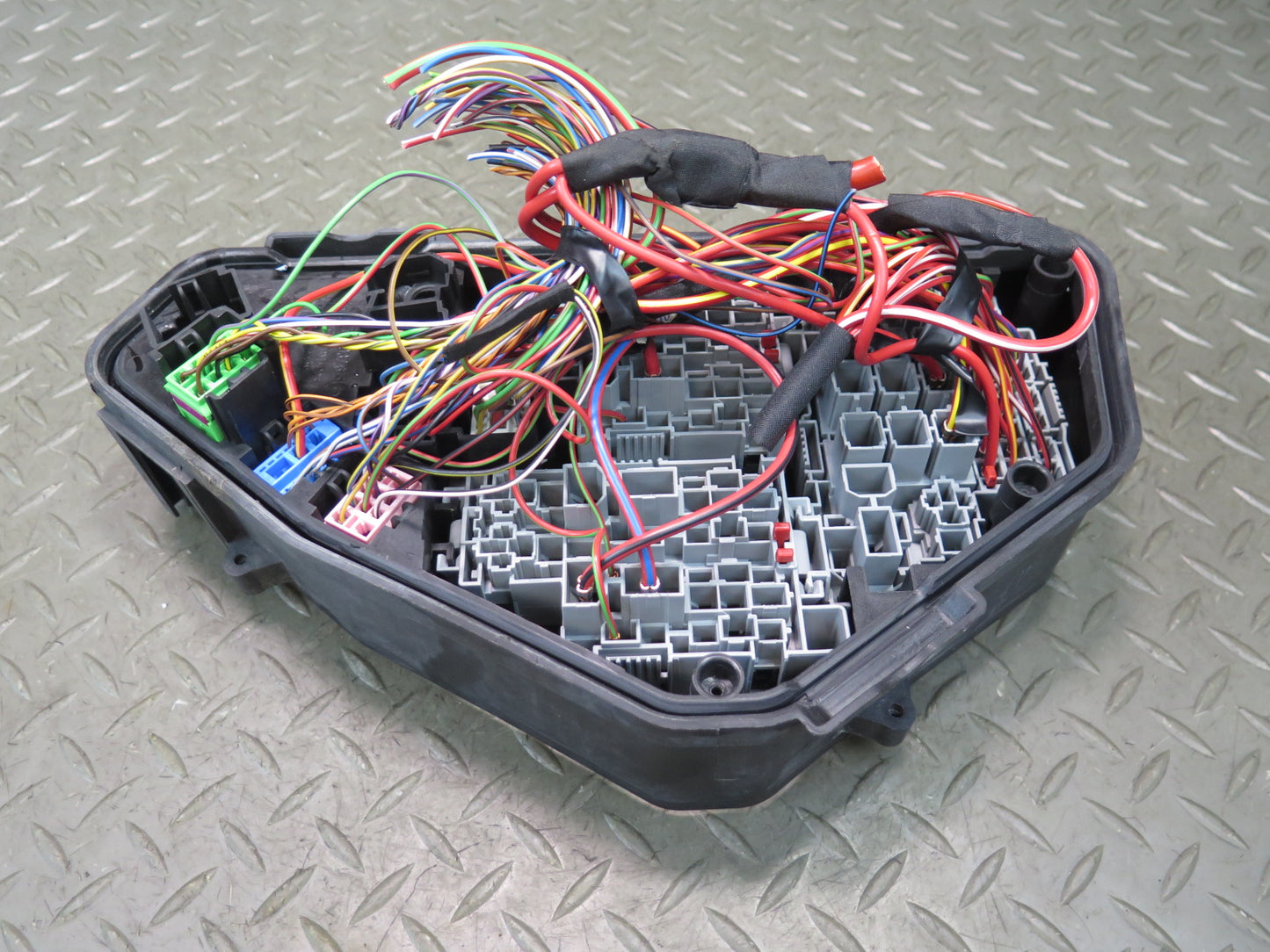 2011-2018 Porsche Cayenne 958 Fuse Relay Box Module 7L0937615G