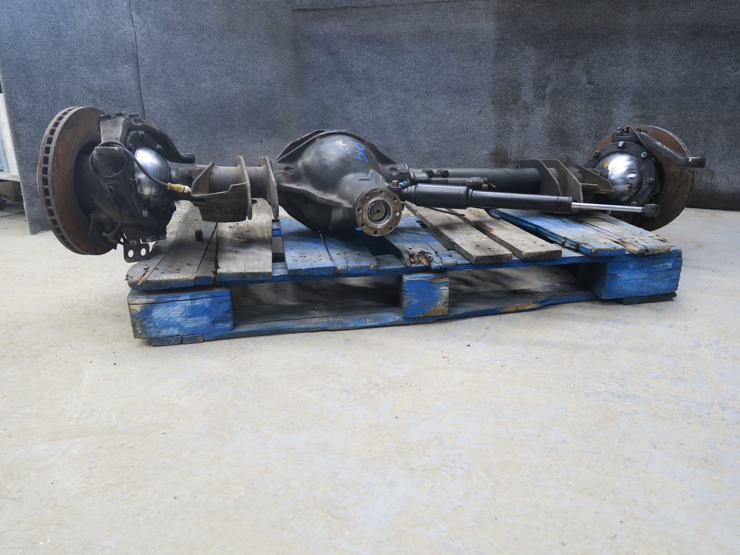 2002-2008 Mercedes W463 G500 AWD Front Axle Differential Carrier Wheel Hub Assy