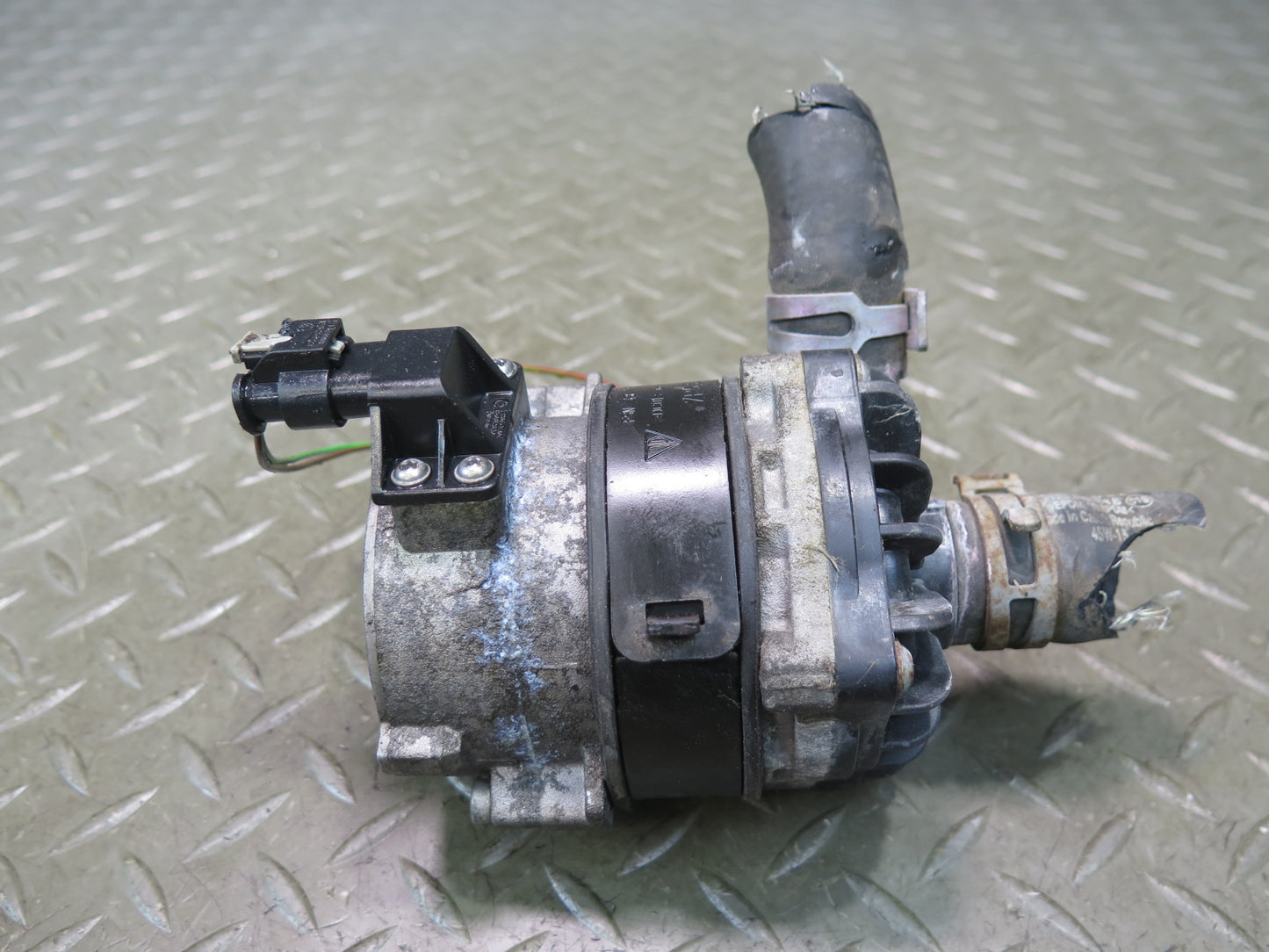 2015-2018 Porsche Cayenne 958 E-hybrid Auxiliary Coolant Water Pump 8K0965567A