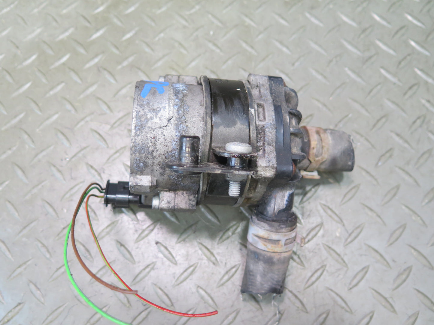 2015-2018 Porsche Cayenne 958 E-hybrid Auxiliary Coolant Water Pump 8K0965567A
