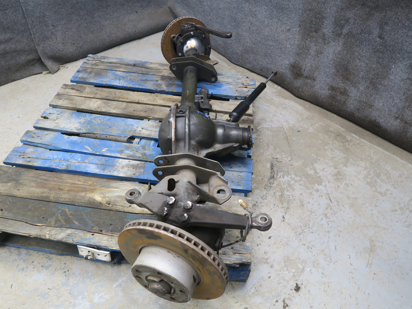2002-2008 Mercedes W463 G500 AWD Front Axle Differential Carrier Wheel Hub Assy