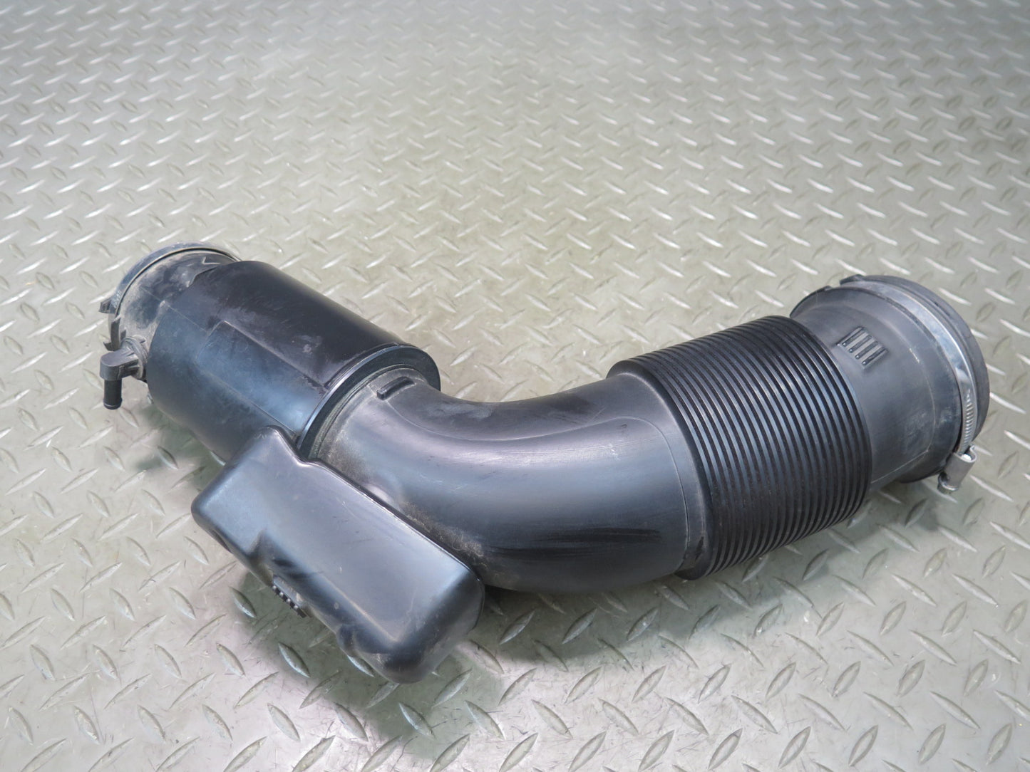2011-2018 Porsche Cayenne 958 Engine Air Intake Hose Pipe Tube
