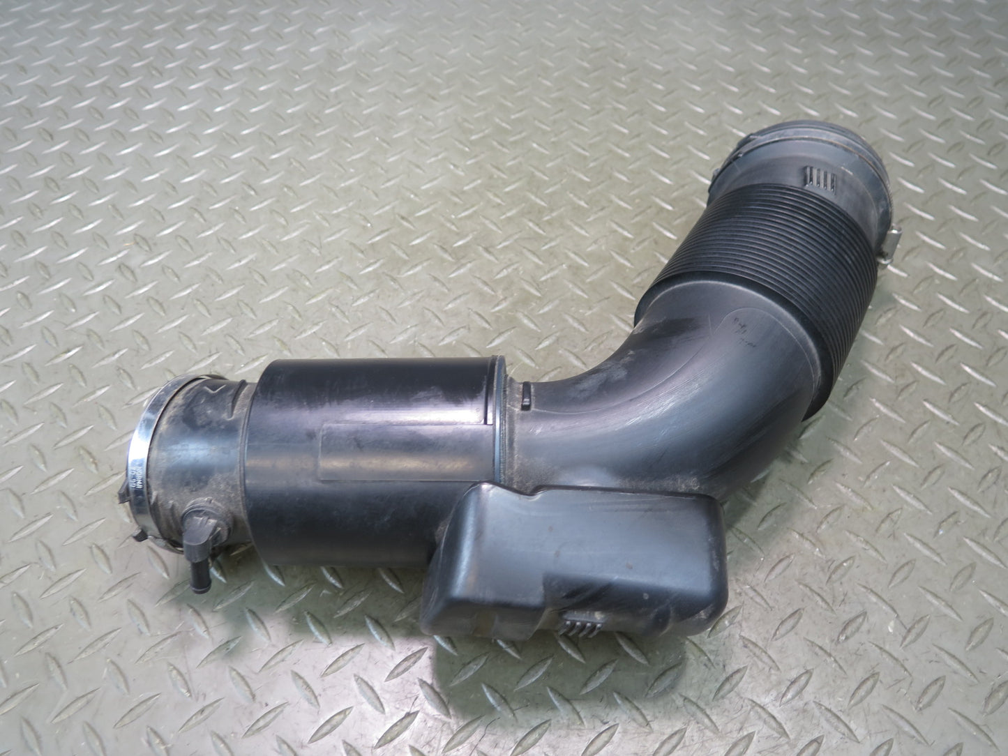 2011-2018 Porsche Cayenne 958 Engine Air Intake Hose Pipe Tube