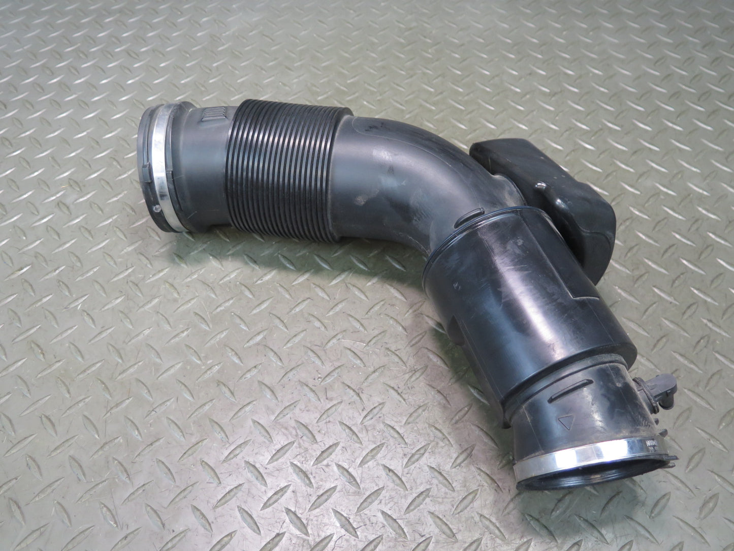 2011-2018 Porsche Cayenne 958 Engine Air Intake Hose Pipe Tube