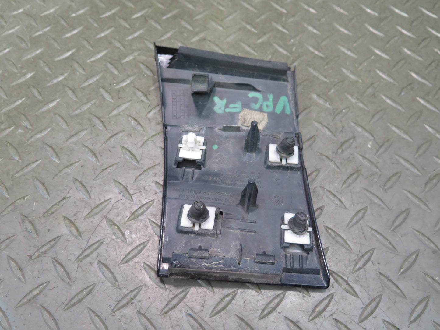 2011-2018 Porsche Cayenne 958 Front Right Fender Lower Trim Molding 7P5854960D