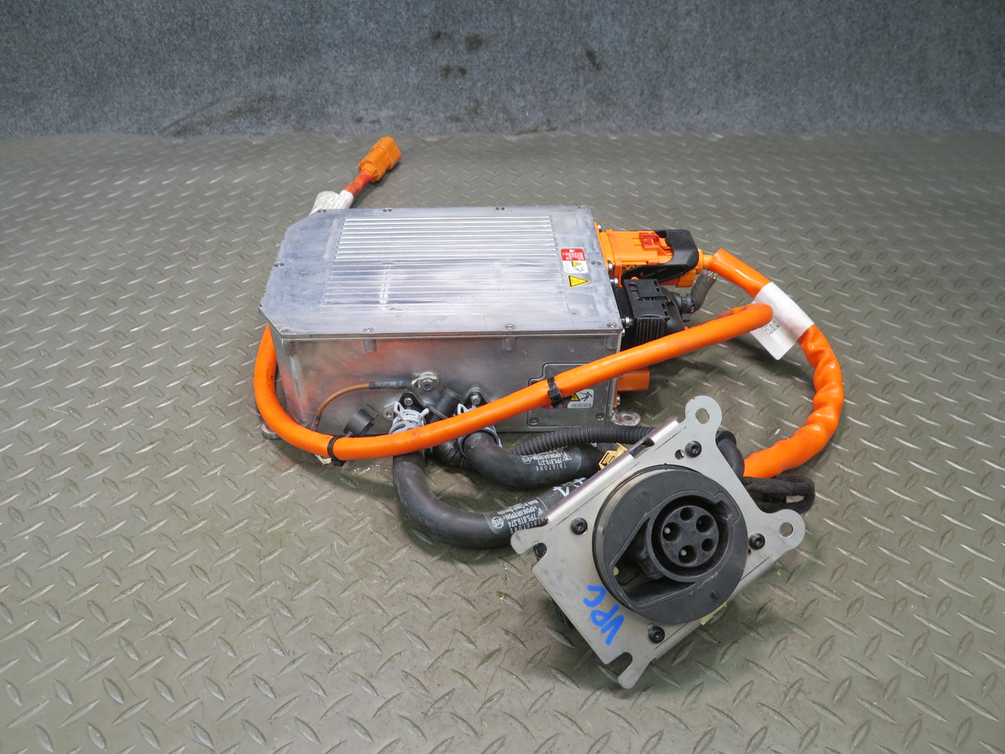 2015-2018 Porsche Cayenne S 958 E-hybrid Battery Power Voltage Charger Unit