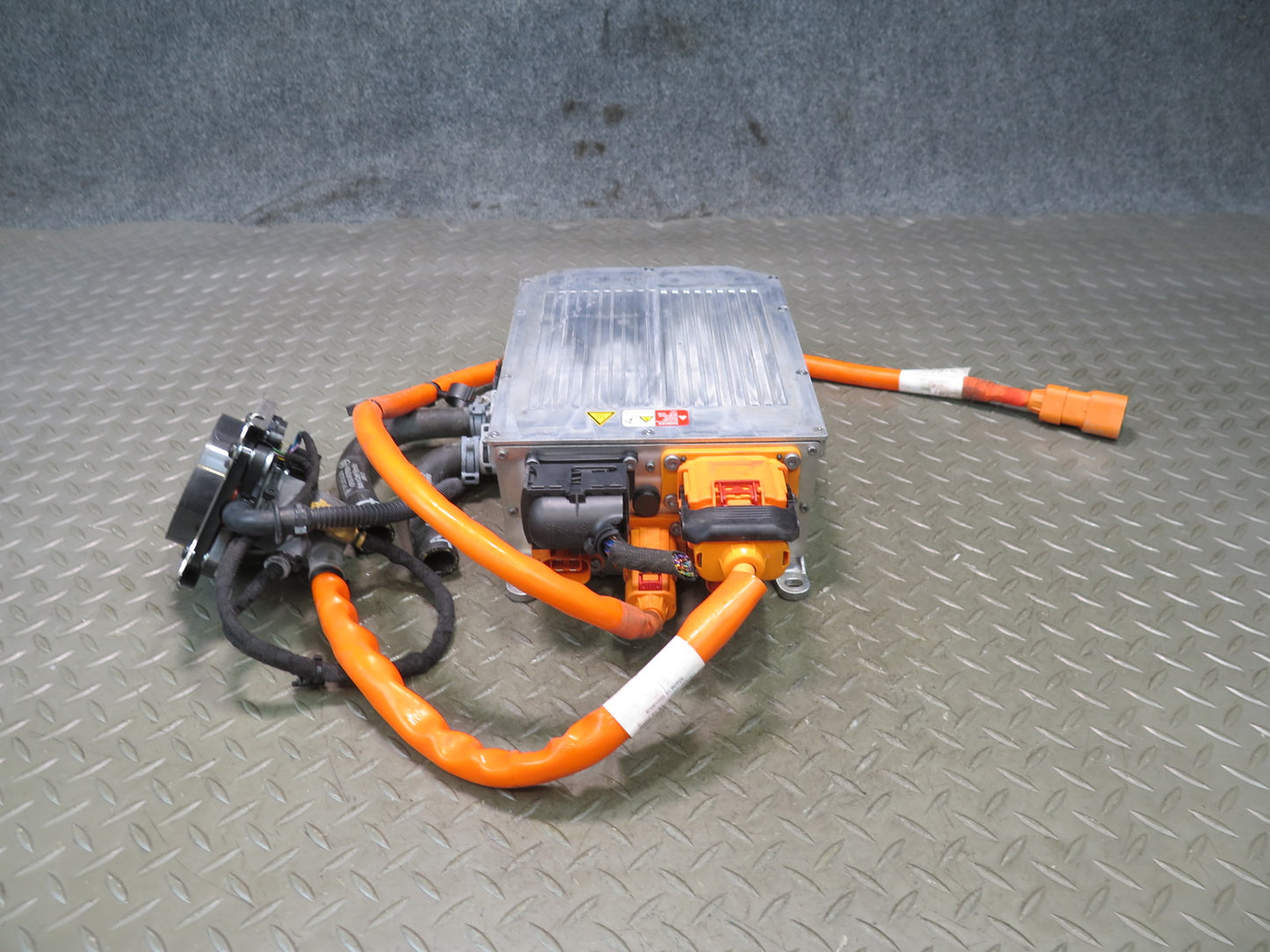 2015-2018 Porsche Cayenne S 958 E-hybrid Battery Power Voltage Charger Unit