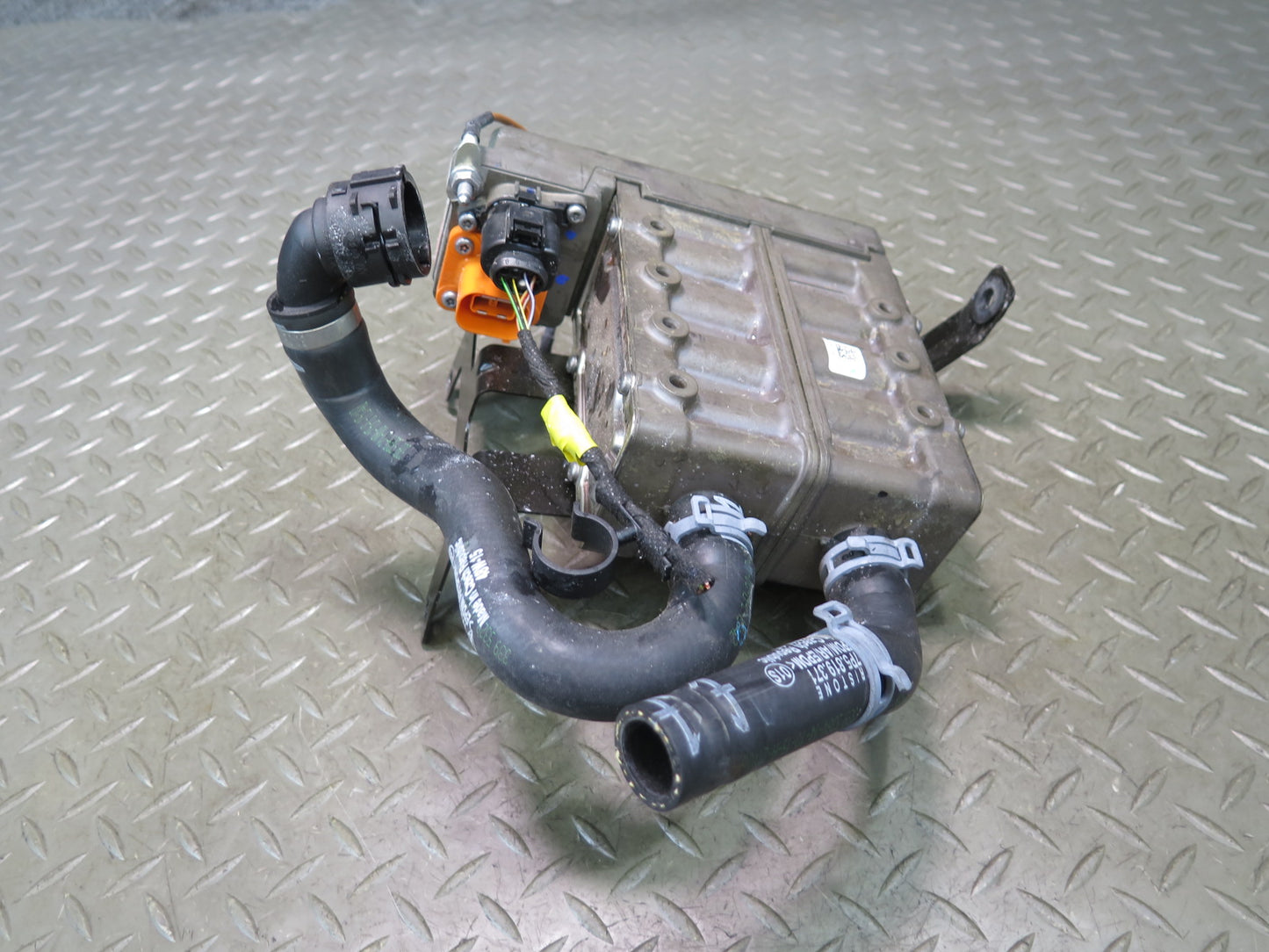 2014-2016 Porsche Cayenne S 958 E-hybrid High Voltage Battery Heater Exchanger
