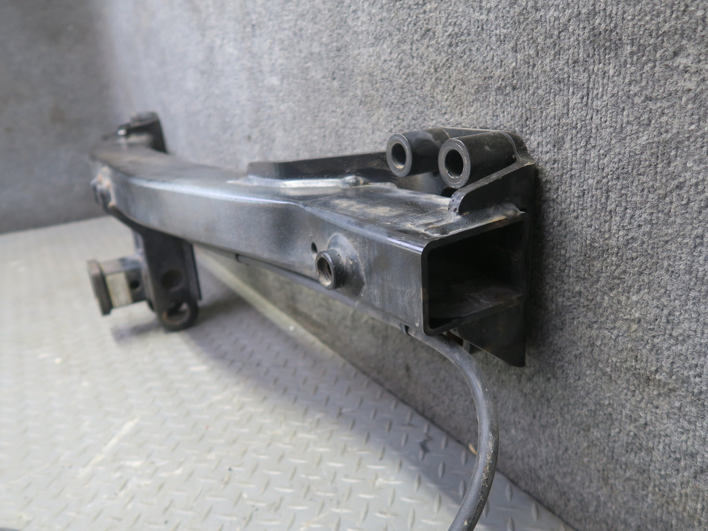 2011-2018 Porsche Cayenne 958 Rear Trailer Hitch Bumper Reinforcement Impact Bar