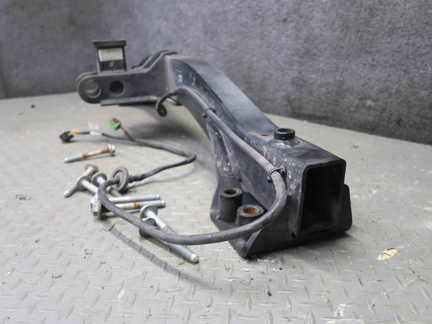2011-2018 Porsche Cayenne 958 Rear Trailer Hitch Bumper Reinforcement Impact Bar