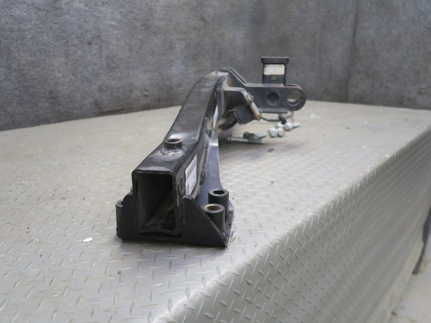 2011-2018 Porsche Cayenne 958 Rear Trailer Hitch Bumper Reinforcement Impact Bar