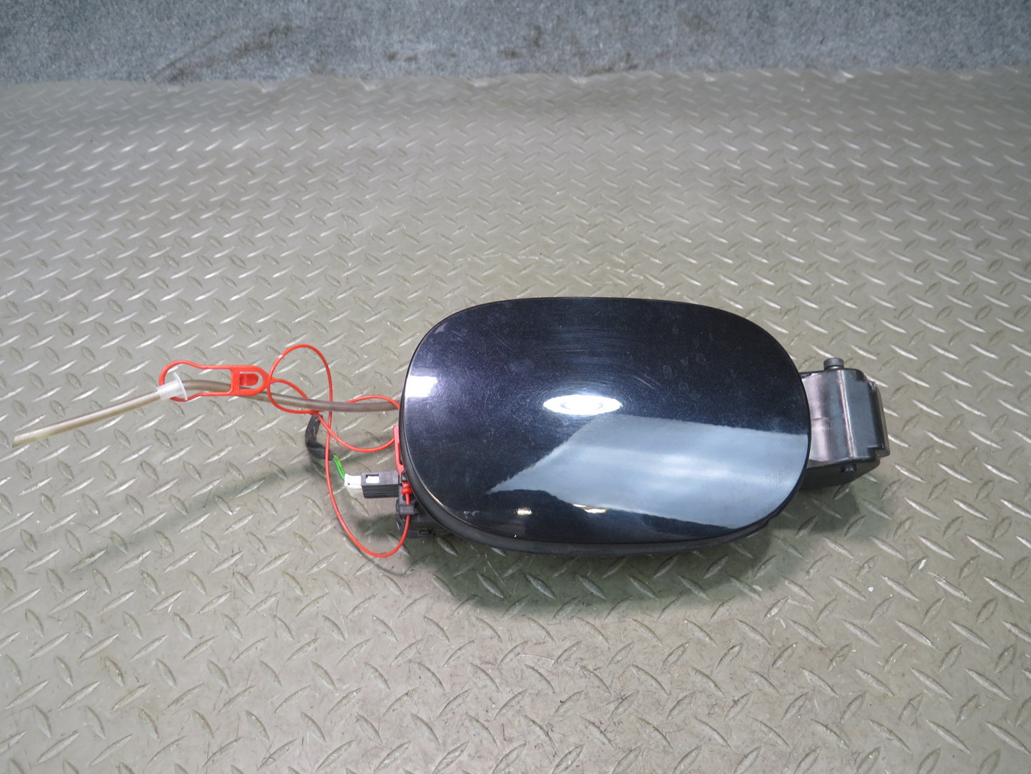 2015-2018 Porsche Cayenne 958 E-hybrid Battery Charger Door Lid w Actuator