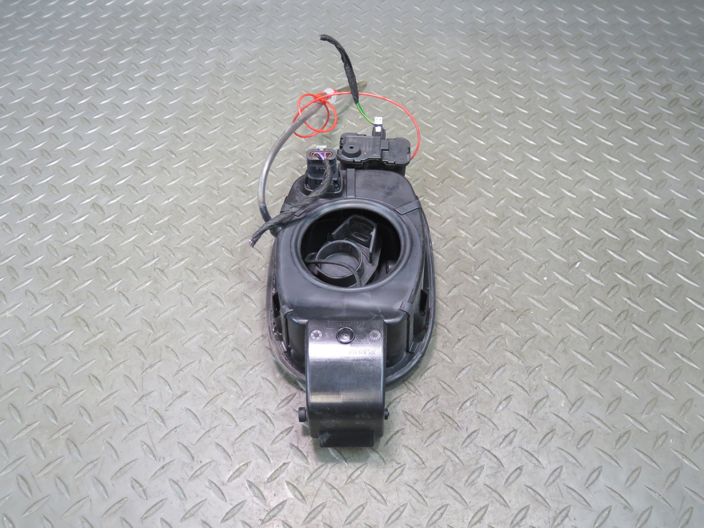 2015-2018 Porsche Cayenne 958 E-hybrid Battery Charger Door Lid w Actuator