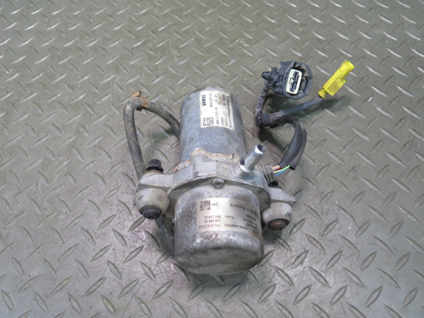 2011-2018 Porsche Cayenne 958 3.0L E-hybrid Power Brake Booster Vacuum Pump