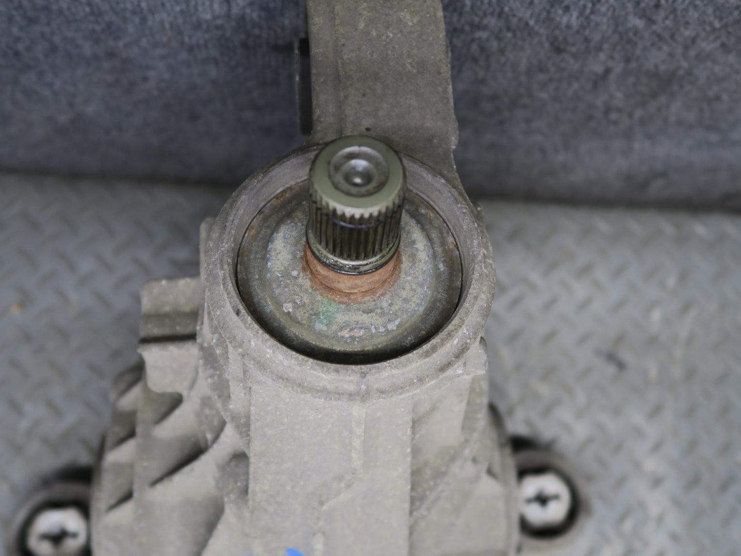 2011-2018 Porsche Cayenne S 958 Hybrid Rear Differential Axle Carrier 3.27 Ratio