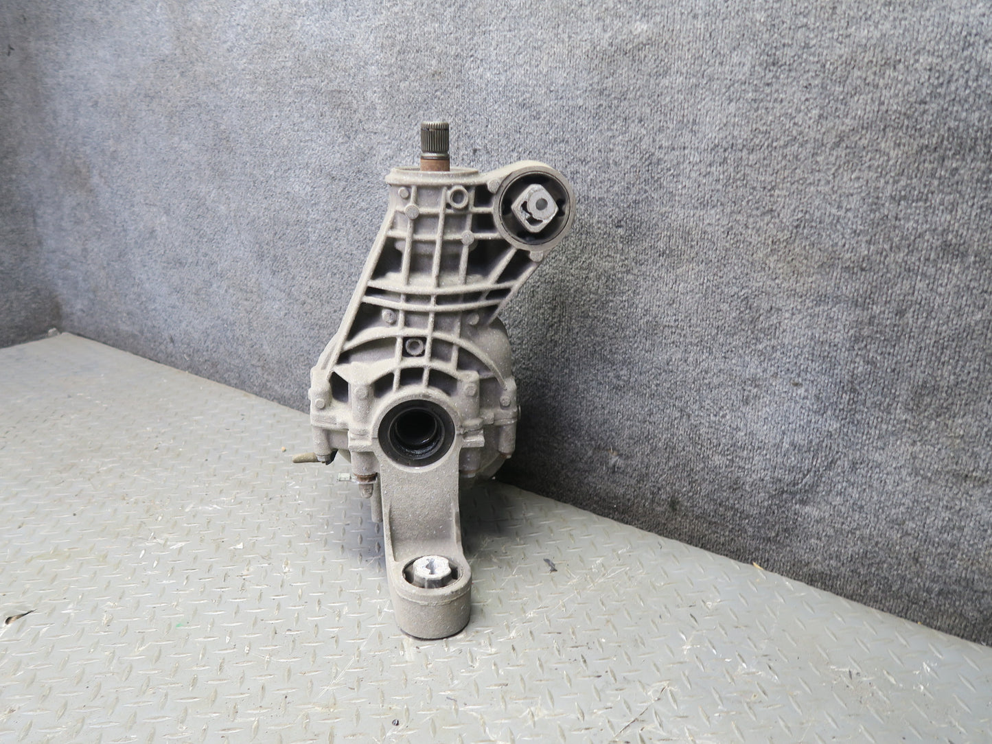 2011-2018 Porsche Cayenne S 958 Hybrid Rear Differential Axle Carrier 3.27 Ratio