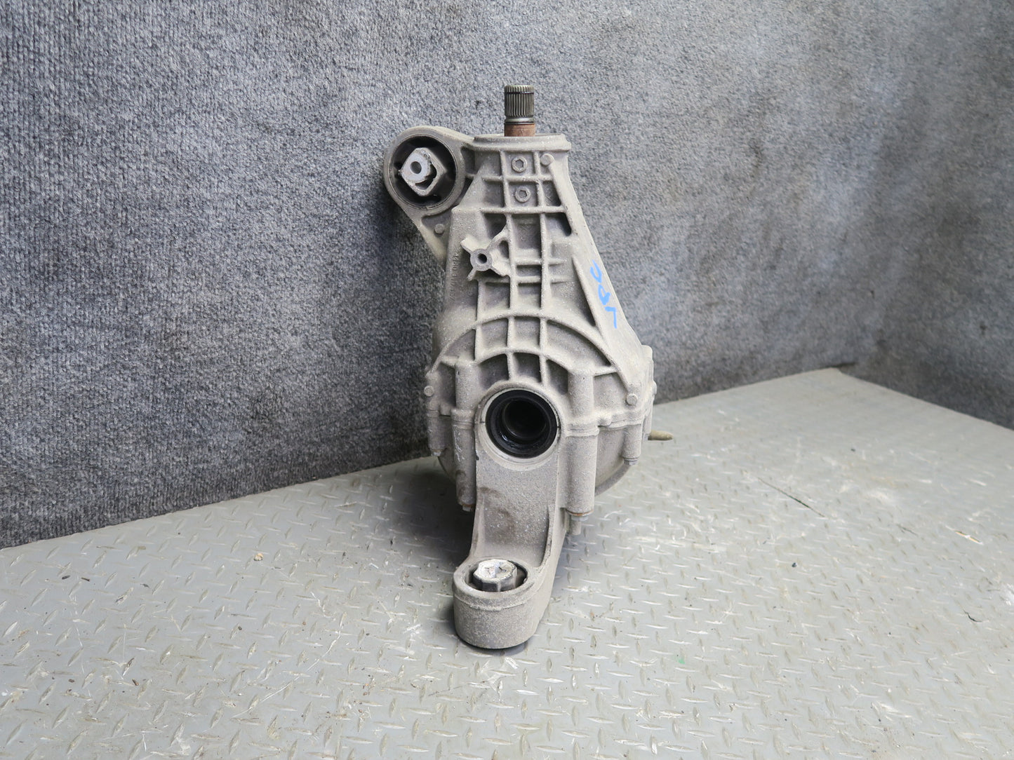 2011-2018 Porsche Cayenne S 958 Hybrid Rear Differential Axle Carrier 3.27 Ratio