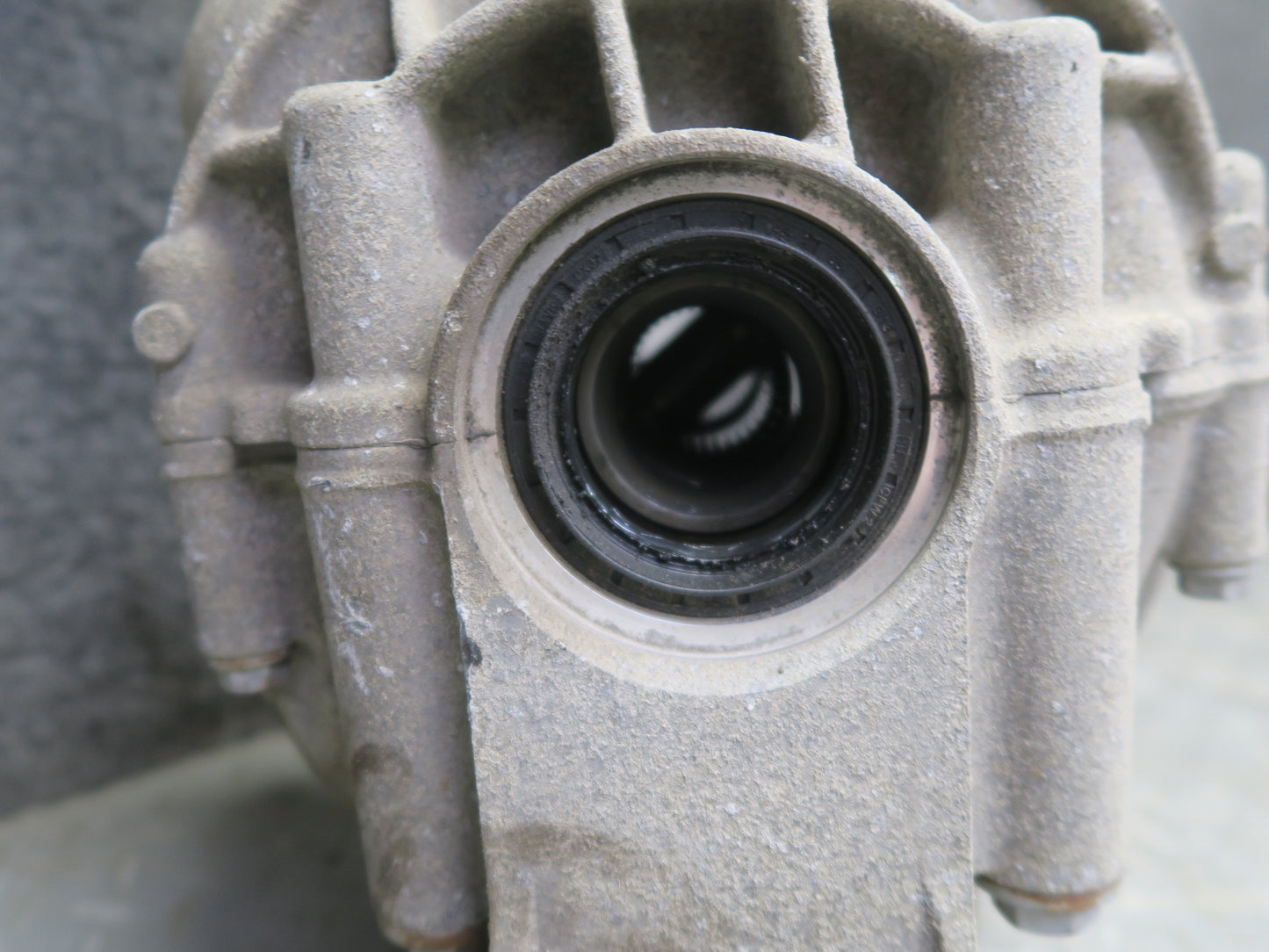 2011-2018 Porsche Cayenne S 958 Hybrid Rear Differential Axle Carrier 3.27 Ratio