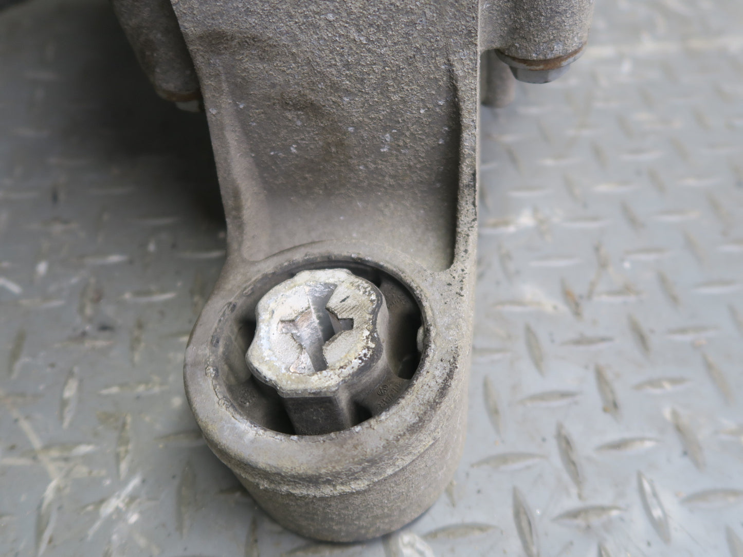 2011-2018 Porsche Cayenne S 958 Hybrid Rear Differential Axle Carrier 3.27 Ratio