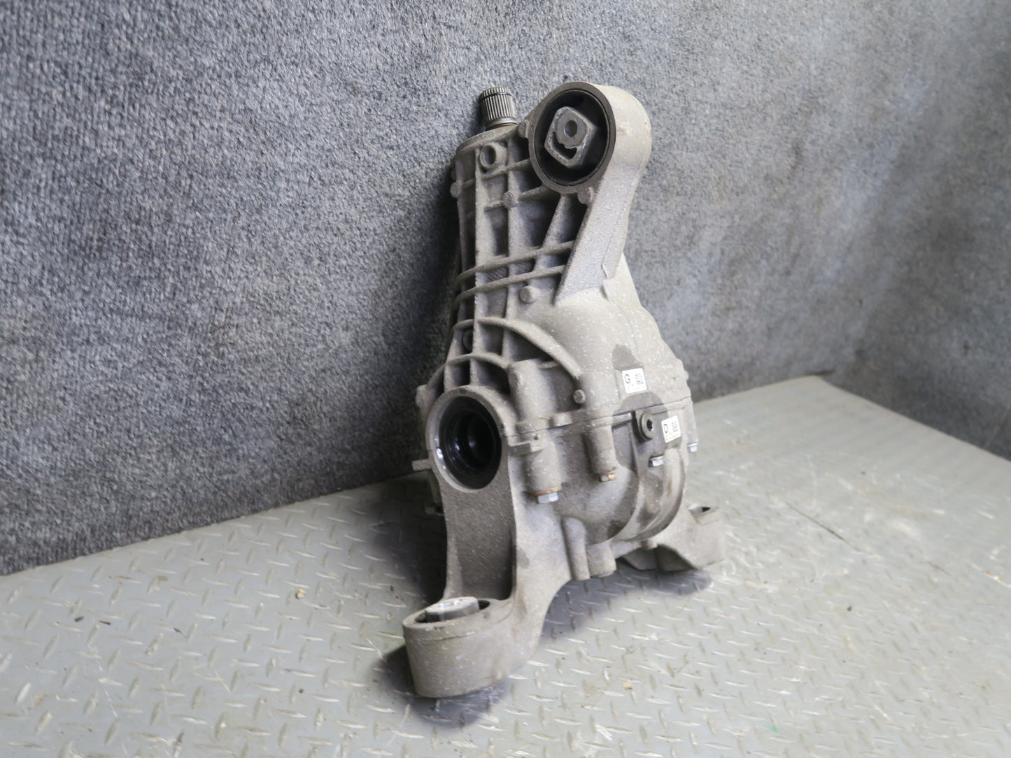 2011-2018 Porsche Cayenne S 958 Hybrid Rear Differential Axle Carrier 3.27 Ratio