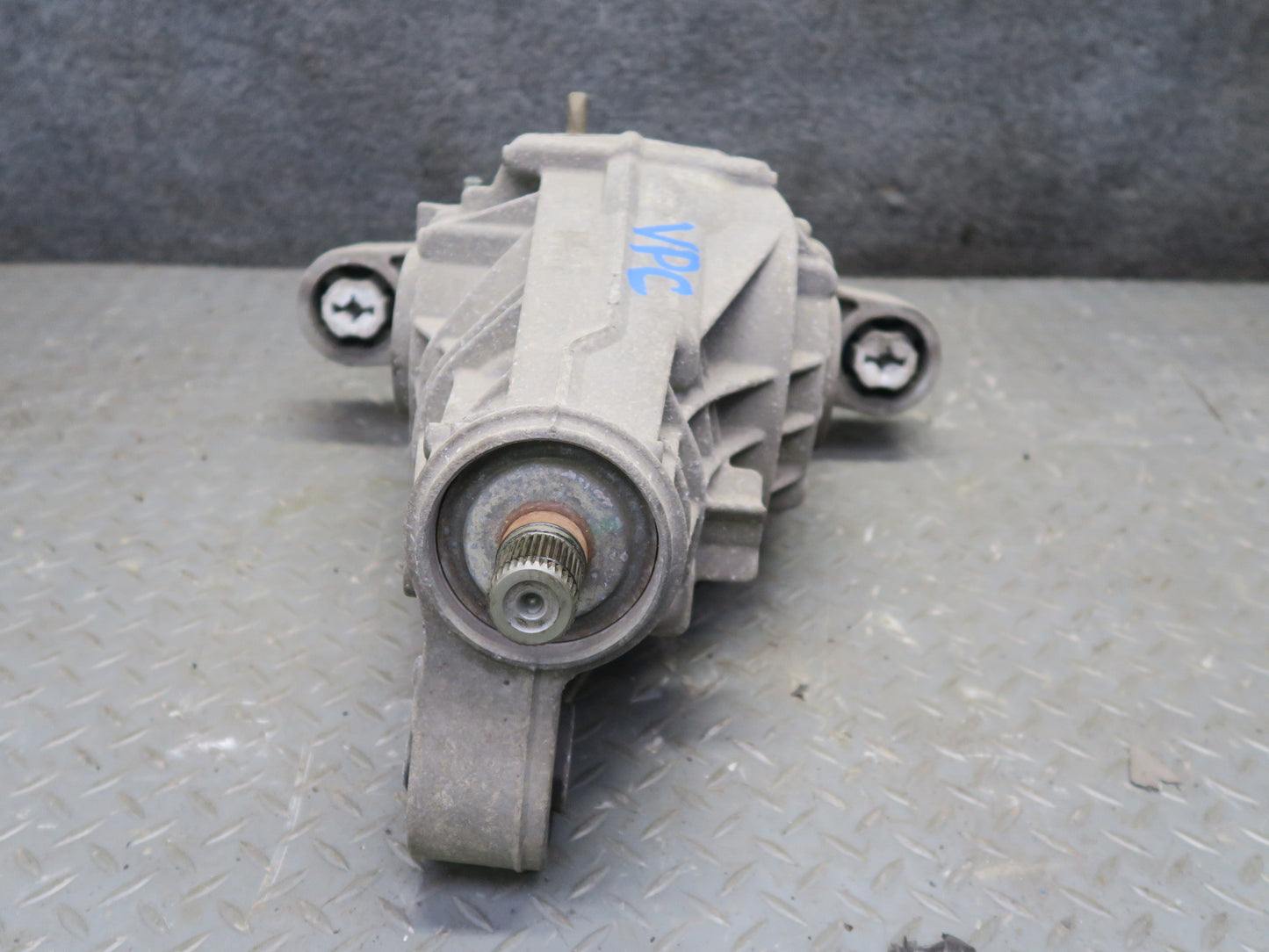 2011-2018 Porsche Cayenne S 958 Hybrid Rear Differential Axle Carrier 3.27 Ratio