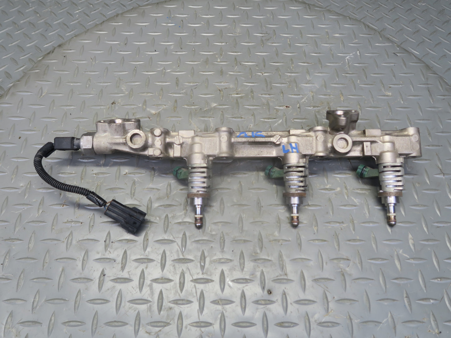06-13 Lexus IS250 2GRFSE 2.5L Right Side Fuel Rail w Injector Set OEM
