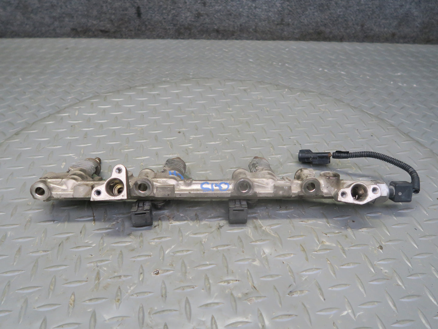 06-13 Lexus IS250 2GRFSE 2.5L Right Side Fuel Rail w Injector Set OEM